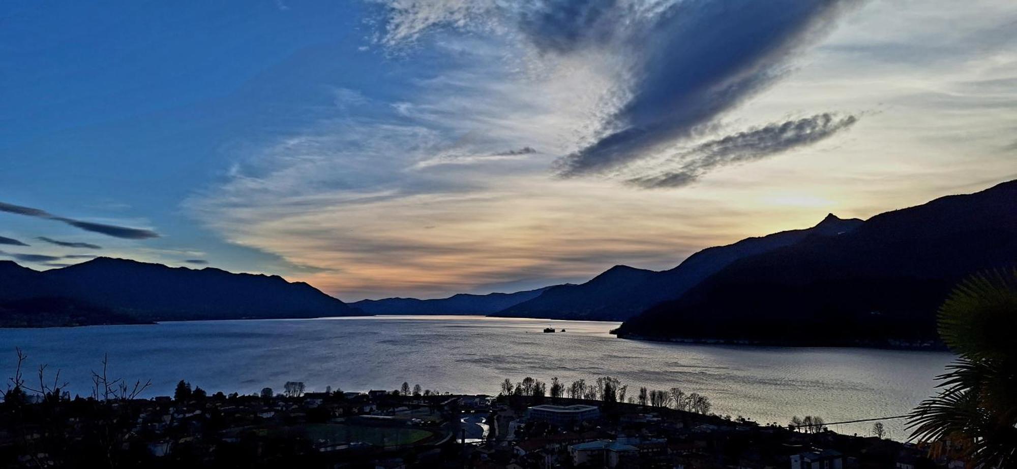 Sole & Lago-Lake Maccagno Exterior photo