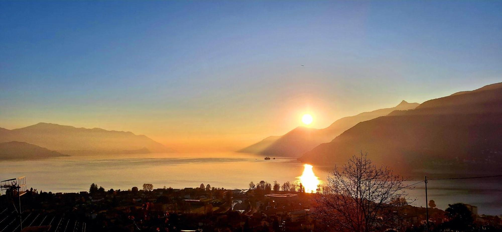 Sole & Lago-Lake Maccagno Exterior photo